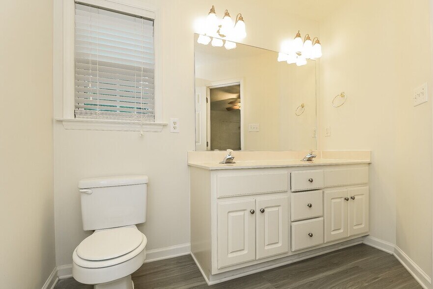 Building Photo - 6728 Oviedo Dr