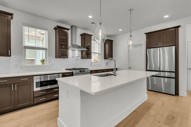 Building Photo - Must See Beautiful 3BR Home in Nexton with Primary Suite Downstairs and a Fenced in Yard & Upstai...