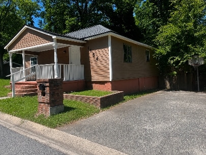 Building Photo - 1154 Davis Cir