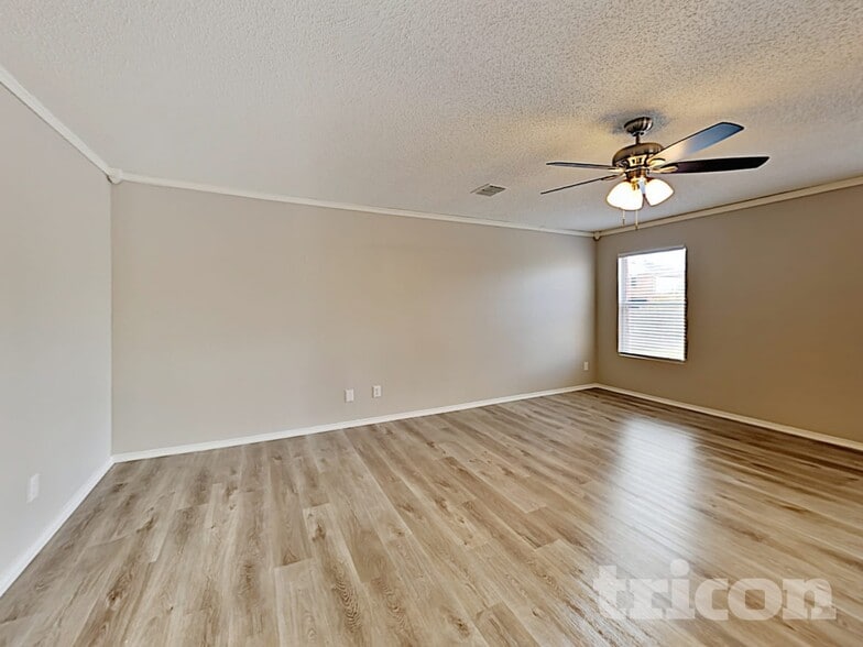 Building Photo - 1688 Wildrose Dr