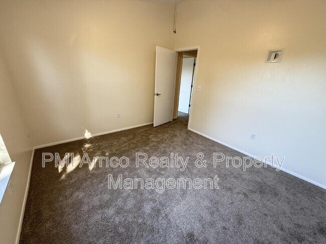 Building Photo - 12653 Longcrest Dr