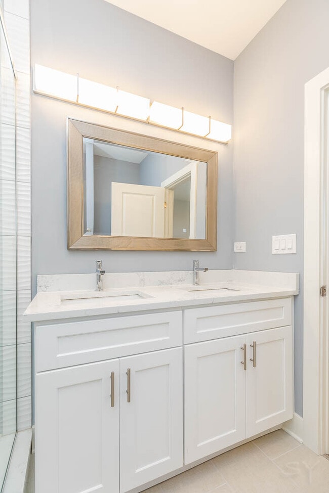 Building Photo - 6632 S Kenwood Ave