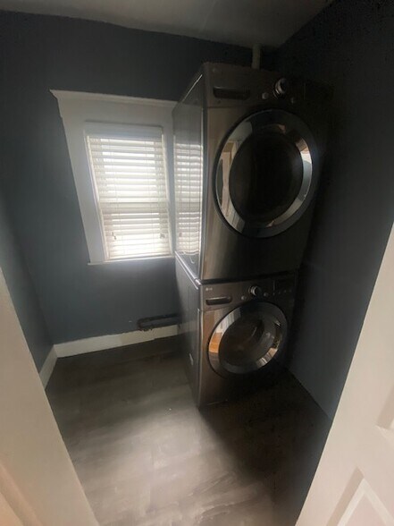 Building Photo - 13 Saint James St