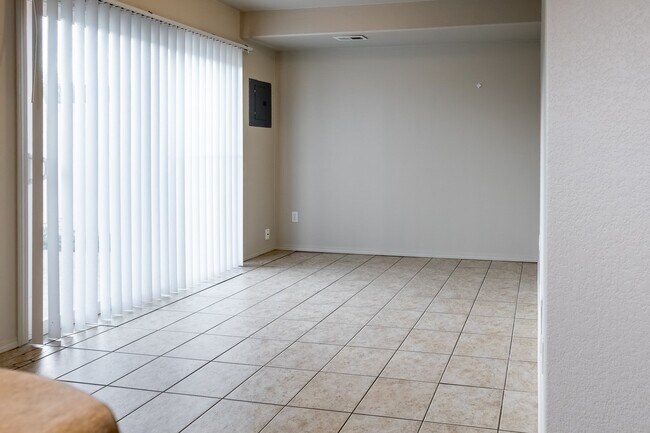 Building Photo - 1248 Nichols Blvd