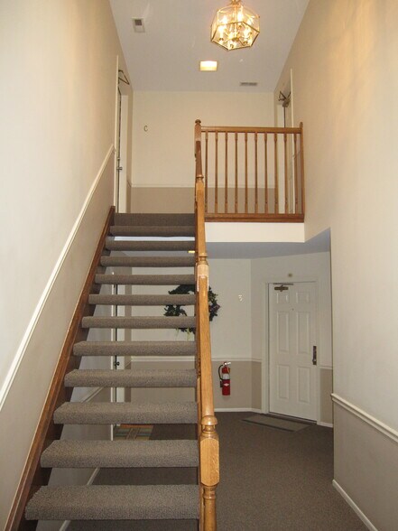 Building Photo - 2810 Meadow Ln