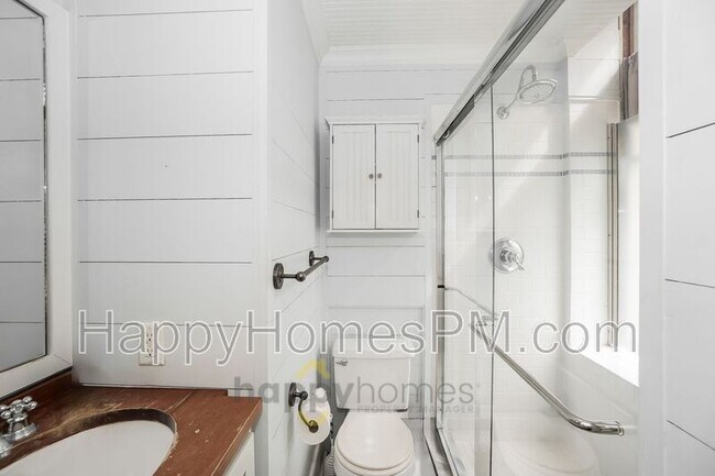 Building Photo - 251 Meeting St