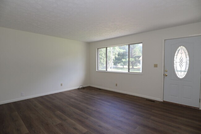 Building Photo - 3 Bedroom Thorntown Rambler!