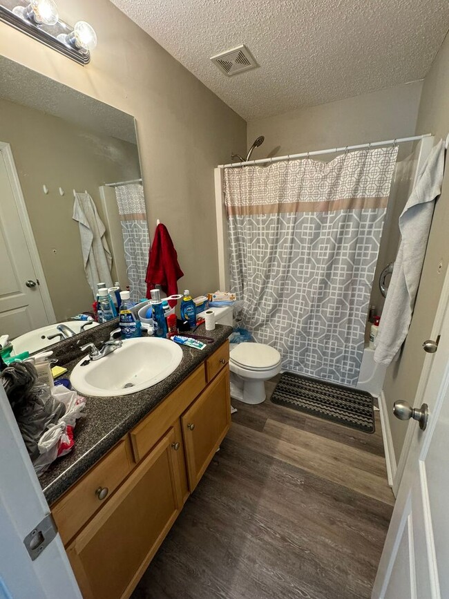 Building Photo - Awesome Standalone Townhouse at Bridgewater!