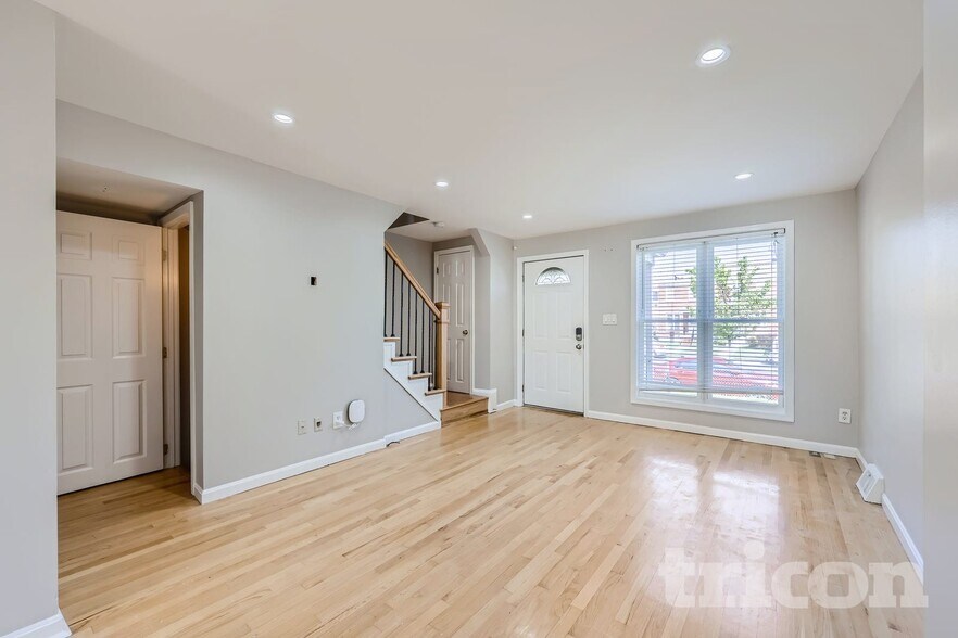 Building Photo - 7908 St Monica Dr