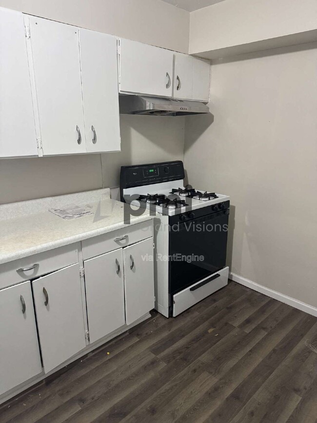 Building Photo - 309 E Garfield Ave