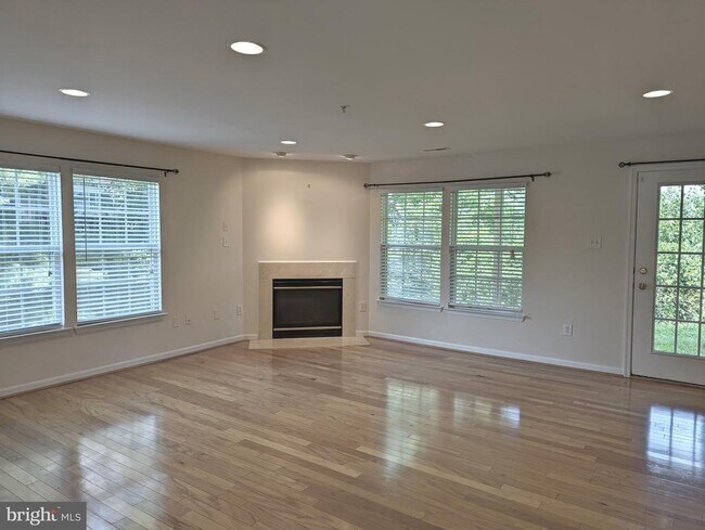 Building Photo - 8710 Stonehouse Dr