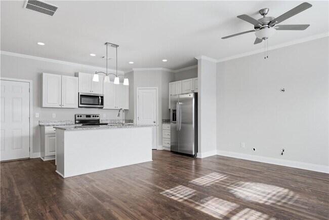 Building Photo - 327 Cashes Ct
