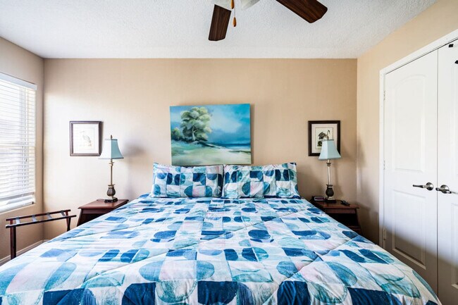 Building Photo - 820 Sandollar