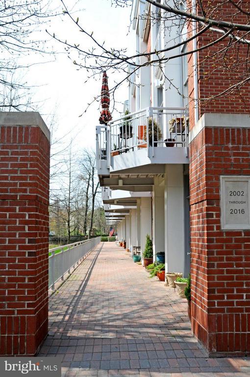 Building Photo - 2010 N Westmoreland St