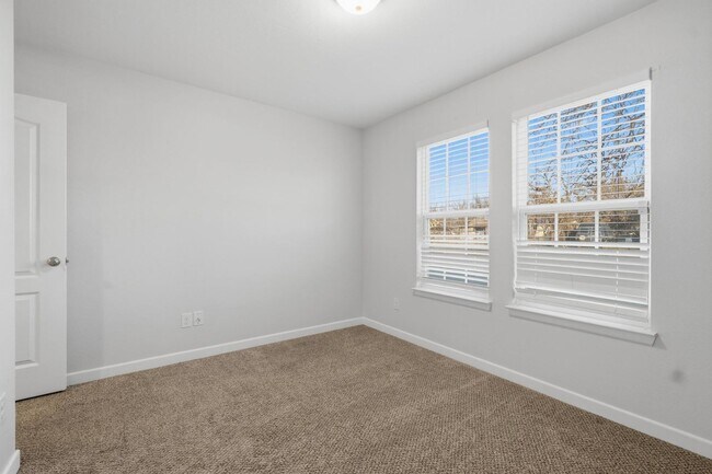 Building Photo - 2050 Lillius St