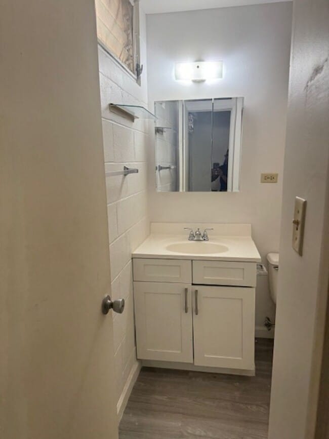 Building Photo - Likini West Studio Unit. Salt Lake Neighbo...
