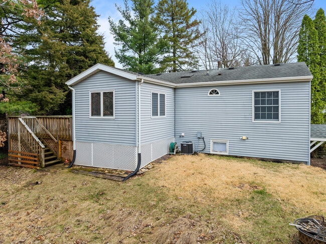 Building Photo - 438 Sylvan Dr