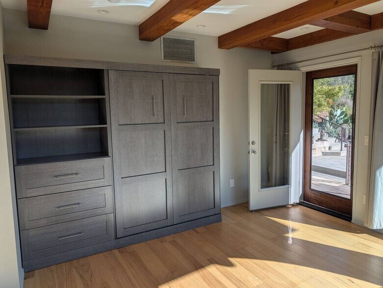Murphy bed - 20788 Laurel Dr