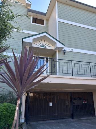 Primary Photo - 1405 Oak Grove Ave
