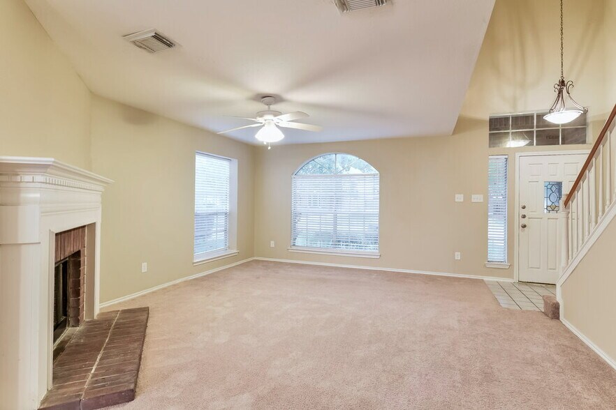 Building Photo - 16821 Kettle Creek Dr