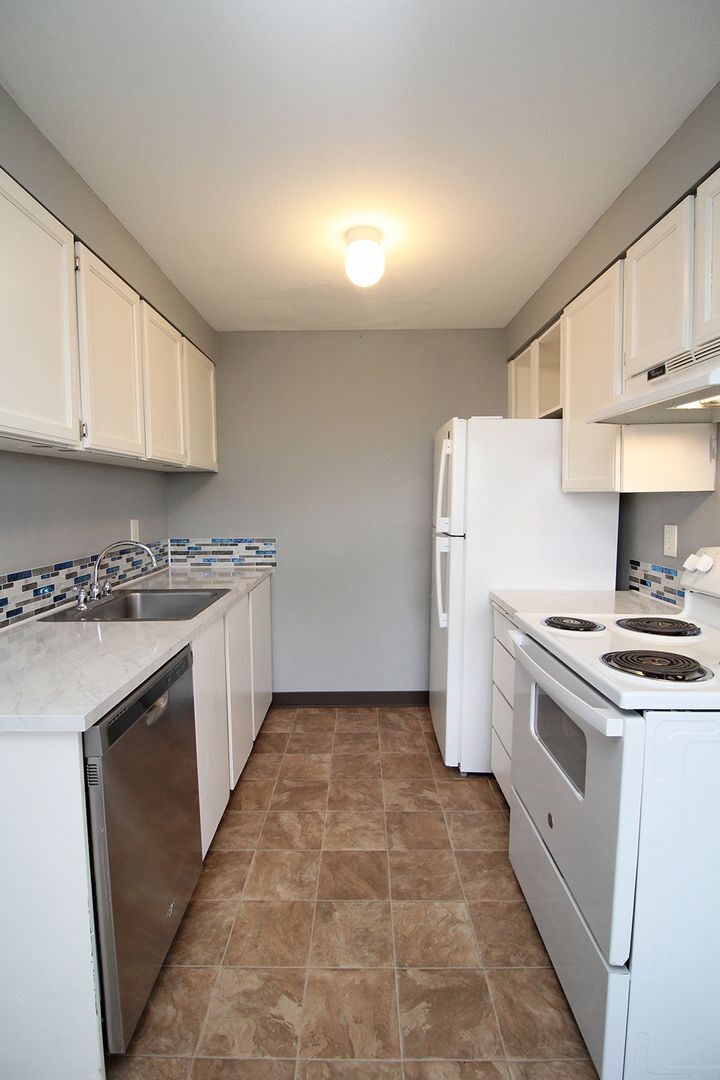 Building Photo - 1118 SE Rhone St