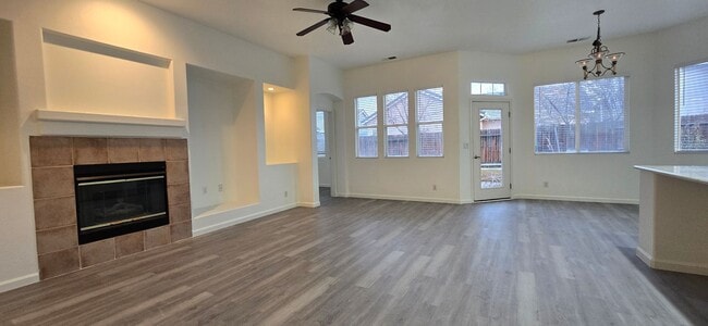 Building Photo - Beautiful South Meadows Home For Rent