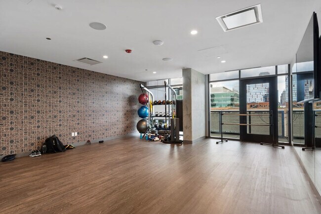 Building Photo - 1314 W Randolph St