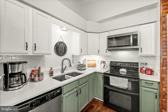 Building Photo - 13410 Wilderness Park Dr