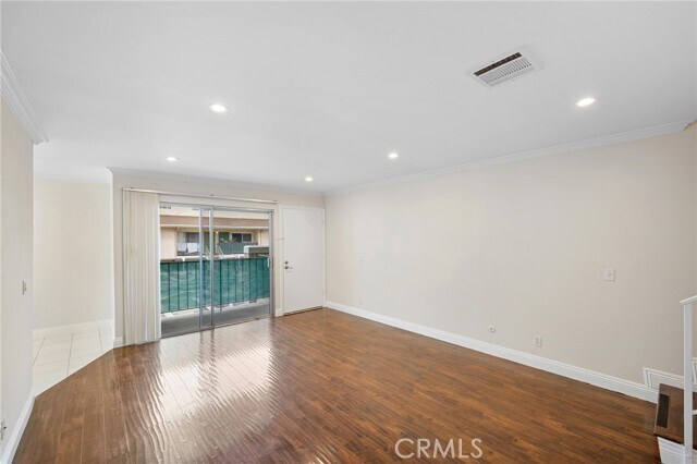 Building Photo - 121 Sinclair Ave