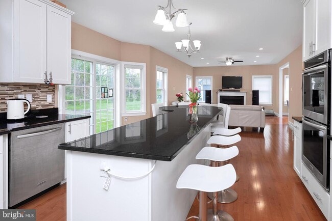 Building Photo - 22 Liam Pl