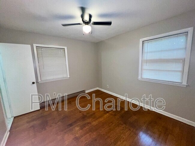Building Photo - 3017 Arnold Dr