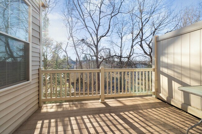 Building Photo - *UPCOMING* 3 Bedroom 2.5 Bath Town-Home Lo...