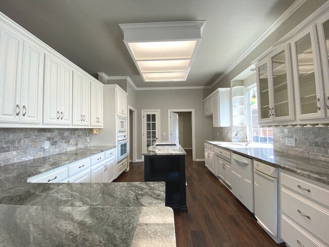 Building Photo - Absolute Dream in NW OKC!!