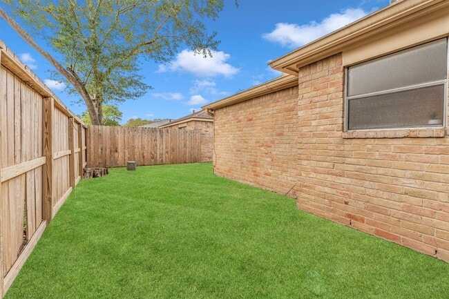 Building Photo - 6603 Pauma Dr