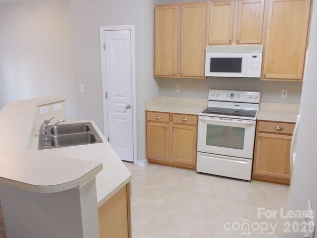 Building Photo - 8488 Chaceview Ct