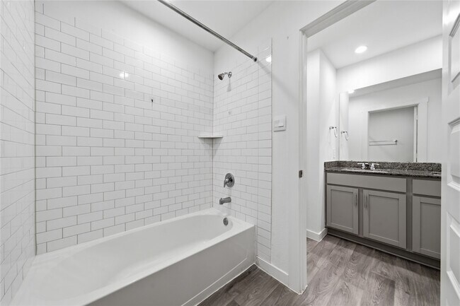 Building Photo - 31638 Featherstone Trl