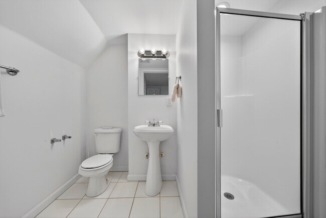 Building Photo - 1002 Cupp Ln