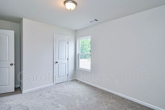 Building Photo - 321 Long Grove Ln