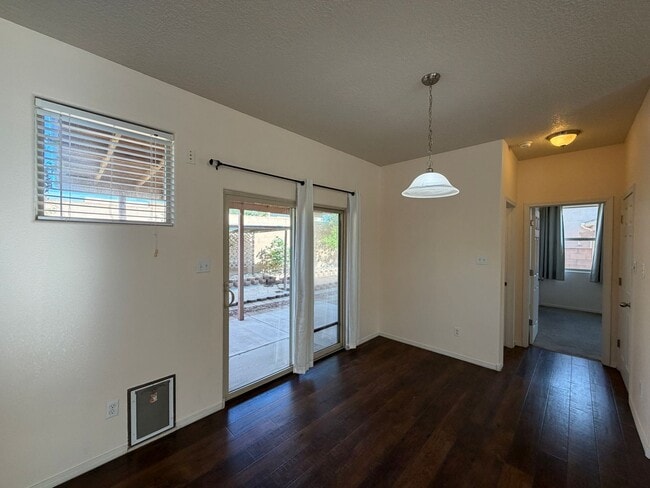 Building Photo - 2 Bedroom Single Story Town Home Available Near 98th St SW & Dennis Chavez Blvd SW!