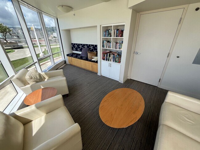 Building Photo - Moana Pacific (Honolulu/Ala Moana) 2 bedroom + den with central AC and 2 covered parking