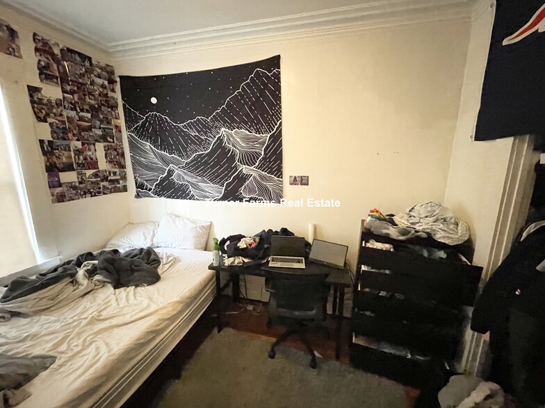 Building Photo - 53 W 7th St