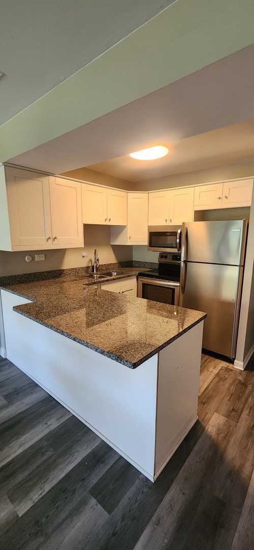 Building Photo - 5534 E Lake Dr