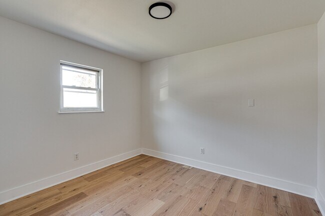 Building Photo - 1516 Springvale Rd