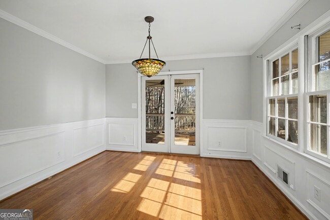 Building Photo - 140 Maple Pl