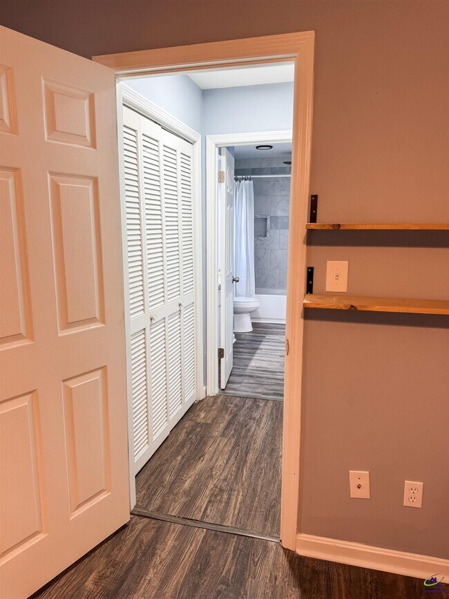 Building Photo - 2108 Marshallville Rd