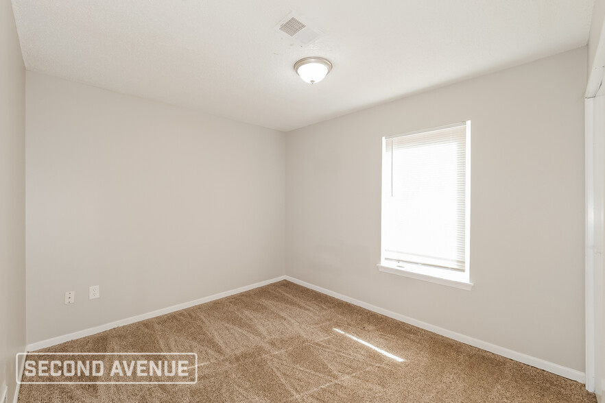 Building Photo - 2039 Poplar Ave