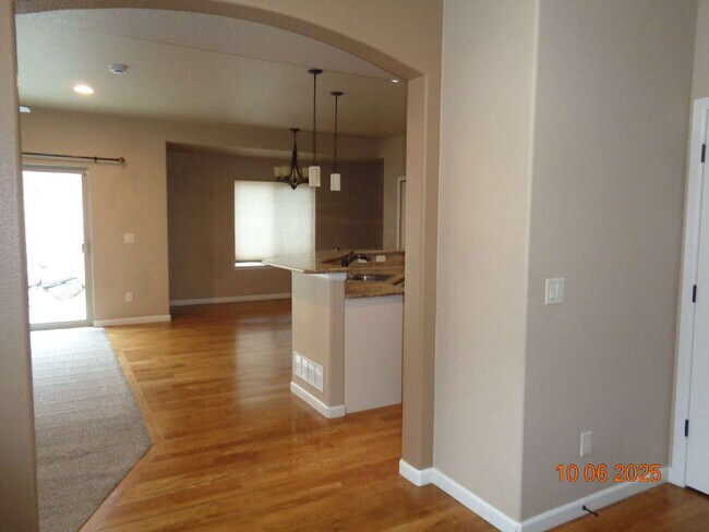 Building Photo - Exclusive community