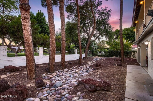 Building Photo - 1305 E Steamboat Bend Dr