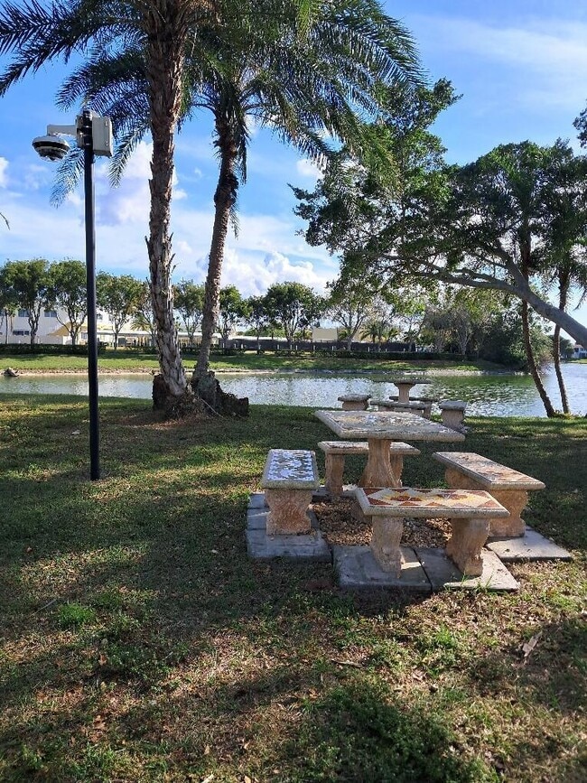 Building Photo - 361 Windsor N