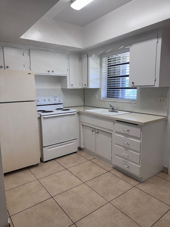 Building Photo - 890 NW 39th St